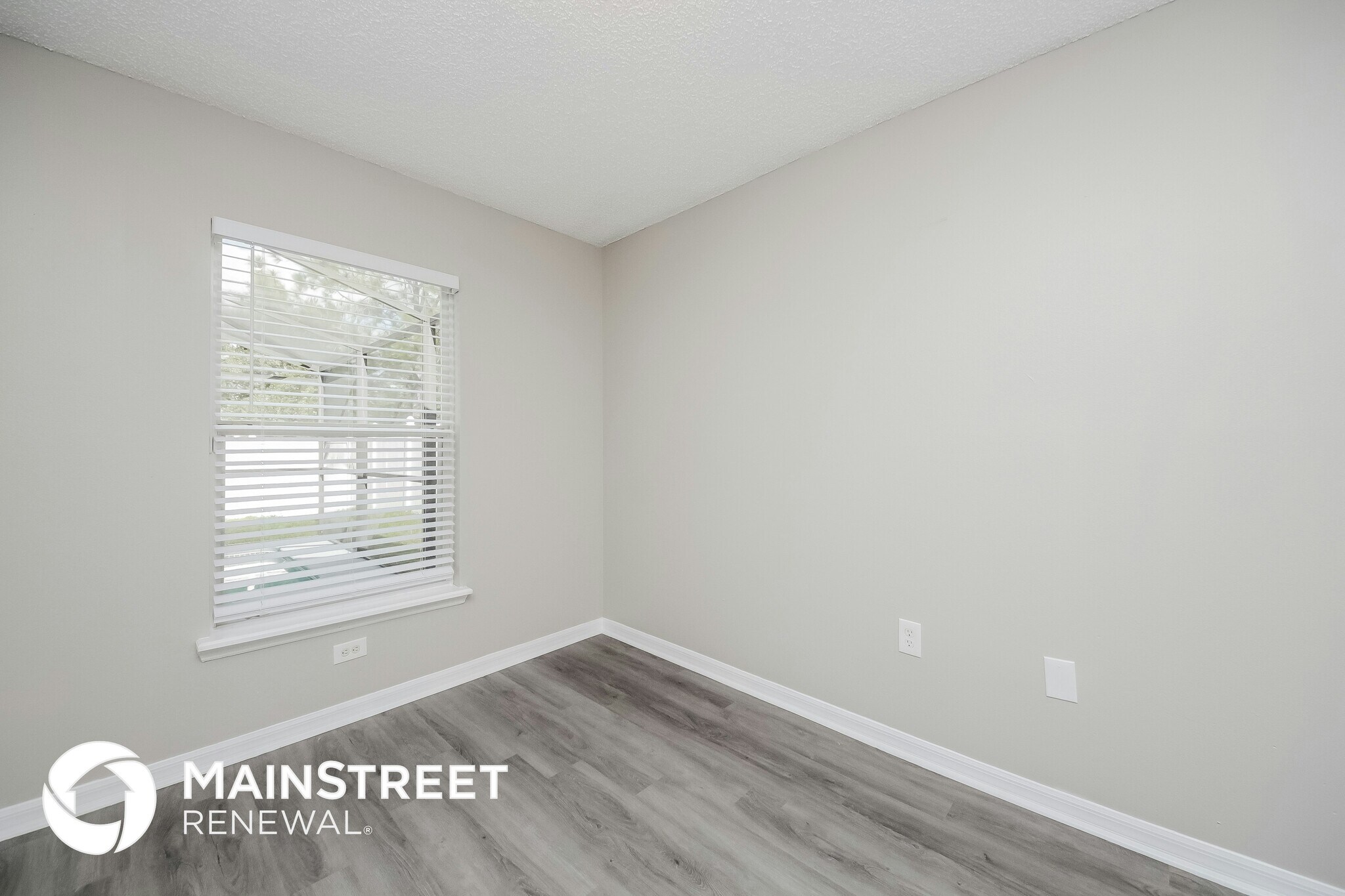 Building Photo - 17401 Silver Creek Ct