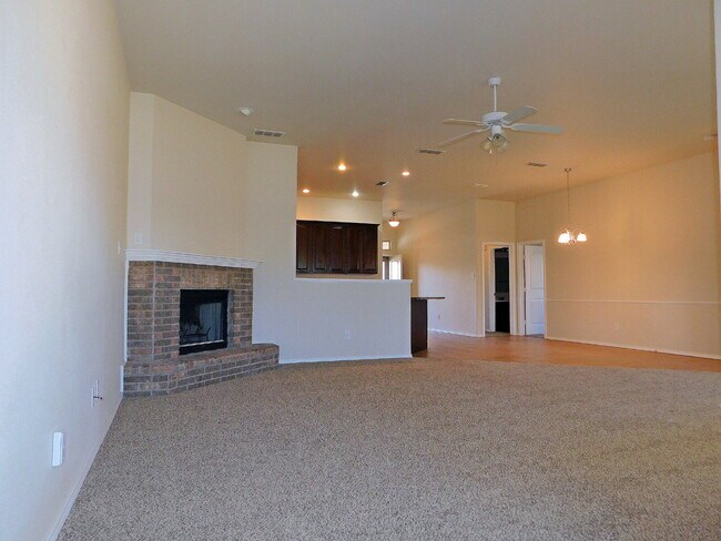 Building Photo - Beautiful 4/2/2 in SW Lubbock