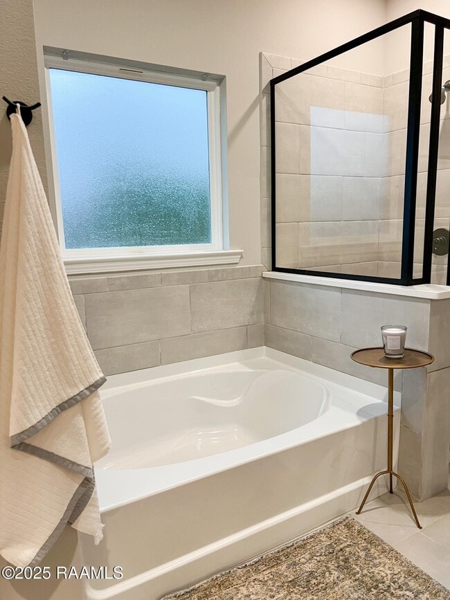 Building Photo - 132 Belle Fontaine Dr