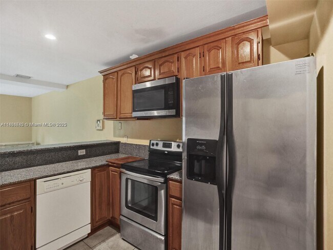 Building Photo - 425 NW 40th Ct