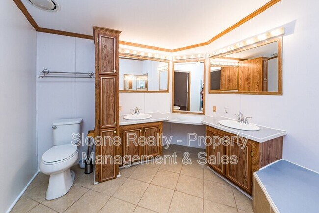 Building Photo - 3244 Thompson Heyward Dr