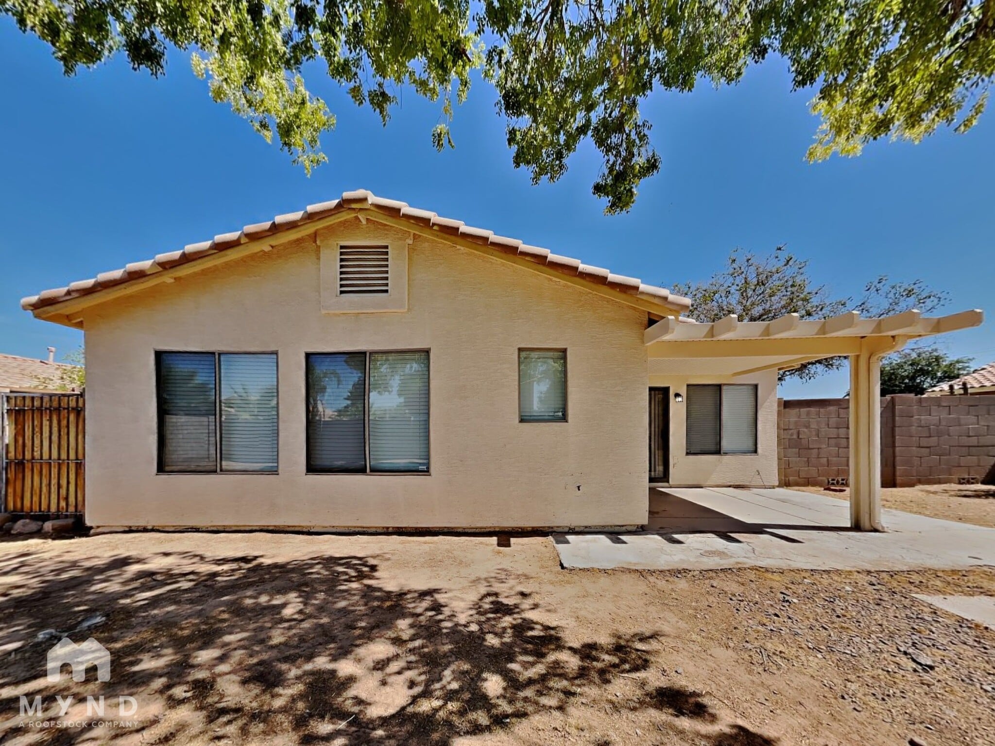 Building Photo - 16025 W Lilac St
