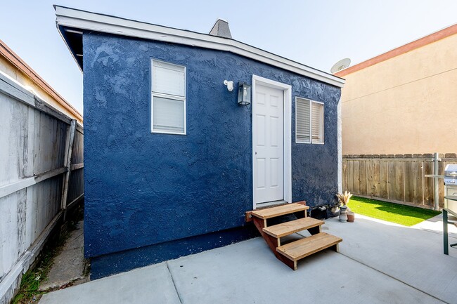 Building Photo - Awesome 2 Bed 1 Bath Remodeled House with Gated Front Yard
