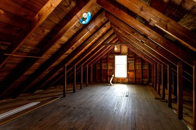 Building Photo - Cute, central columbia home for rent!