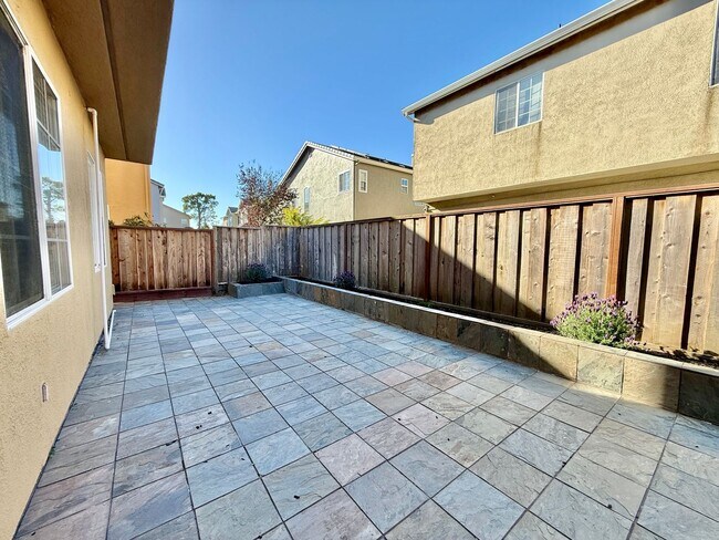 Building Photo - Renovated Coastal Home with NEW Kitchen and a Spacious Layout