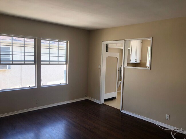 Building Photo - 5458 Kinston Ave