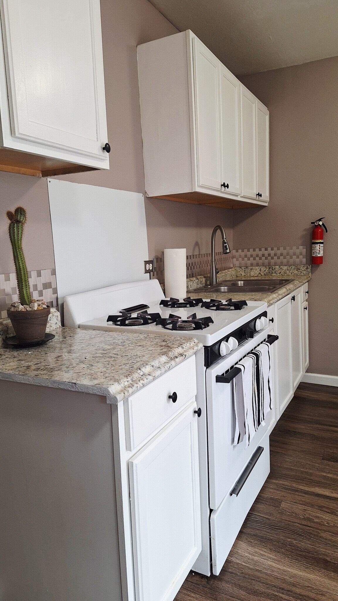 Building Photo - 130 Glenwood Ct