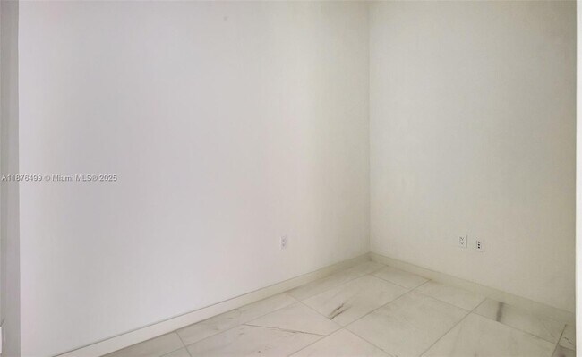 Building Photo - 300 Biscayne Blvd Way