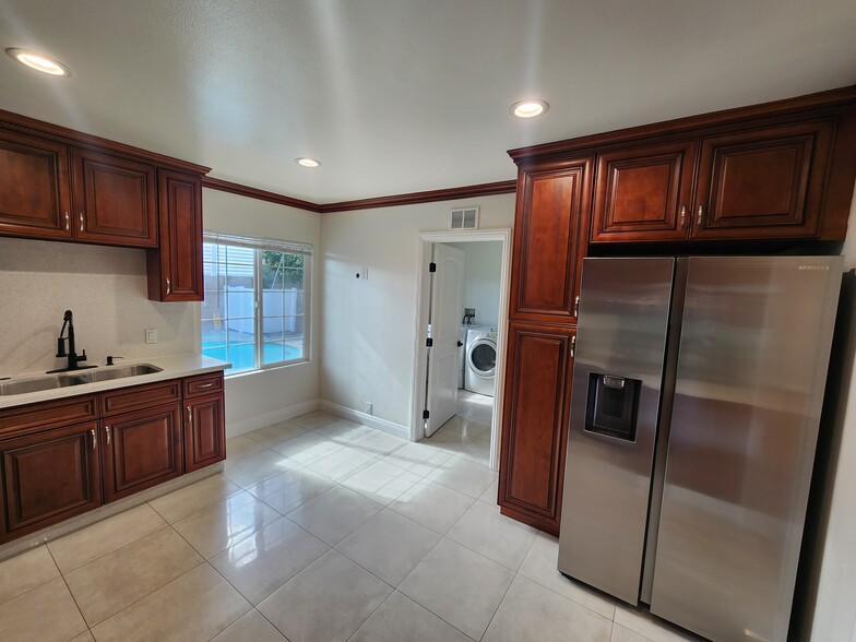 Building Photo - 13132 Hartland St