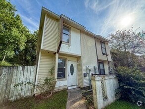 Building Photo - Completely remodeled 2 bedroom 1.5 bath to...