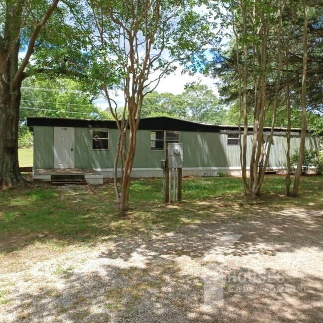 Building Photo - 110 Community Rd