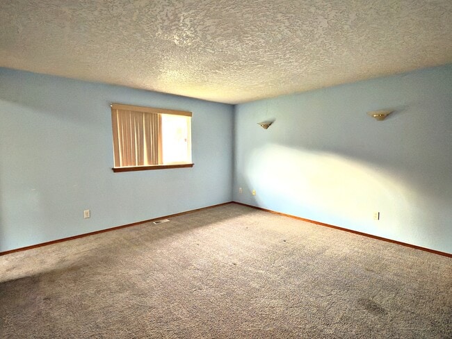 Building Photo - 9834 SE Clinton St