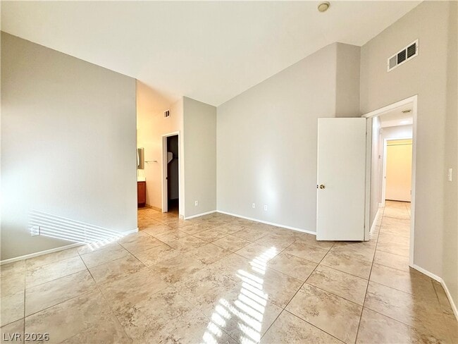 Building Photo - 2717 Sonador St