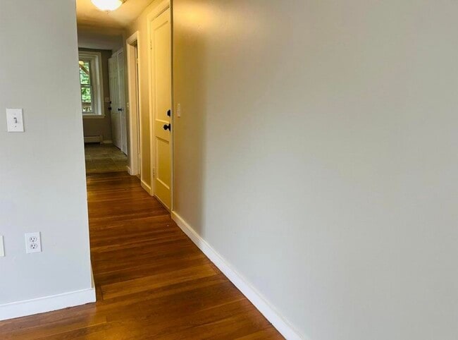 Building Photo - 413 2nd St