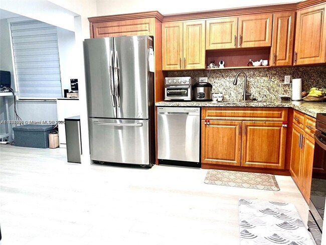 Building Photo - 20200 W Country Club Dr