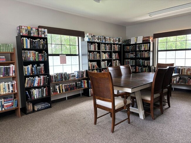 Building Photo - 2323 NW 46th Ct