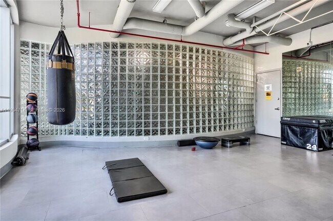 Building Photo - 3029 NE 188th St