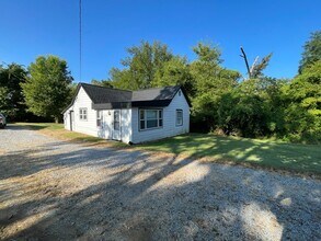Building Photo - Great Location Private Setting Home For Rent