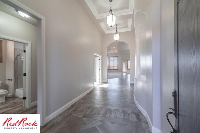 Building Photo - Pet-Friendly 3 Bedroom Home In A Great Neighborhood