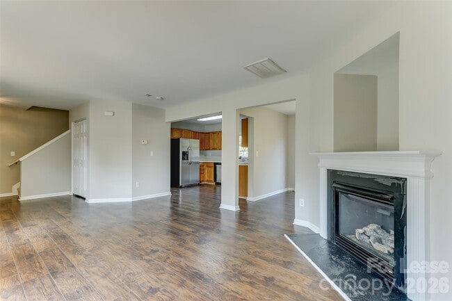 Building Photo - 524 Stillgreen Ln