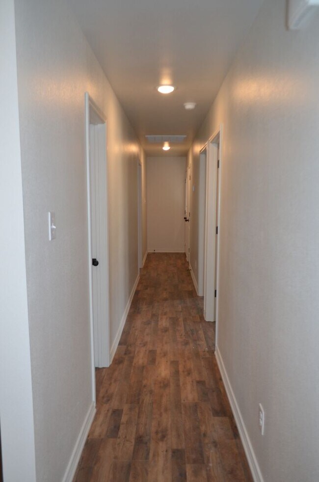 Building Photo - 1826 Castroville Trl