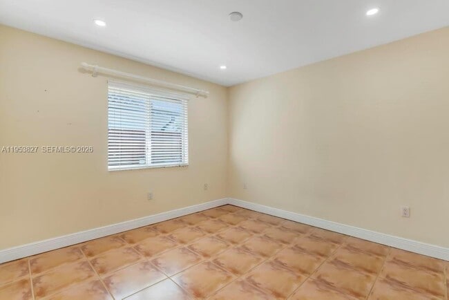 Building Photo - 4370 SW 82nd Ave