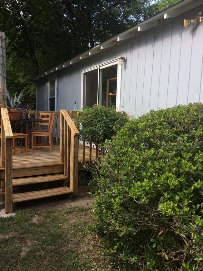 Building Photo - Rosewood Cottage