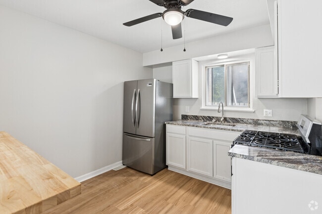 Interior Photo - 601-605 Abbe Rd