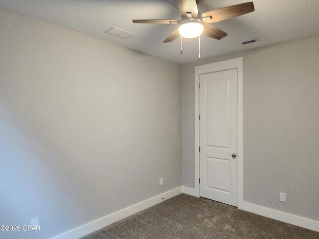 Building Photo - 1083 Harrison Byu Dr