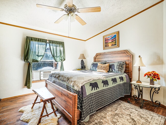 Building Photo - 352 Spring Rd