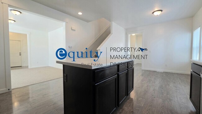 Building Photo - Newly Remodeled!