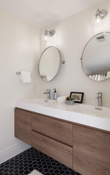 Building Photo - 84 Highland Ave