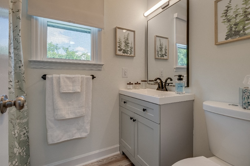 Building Photo - 179 Anderson Ln