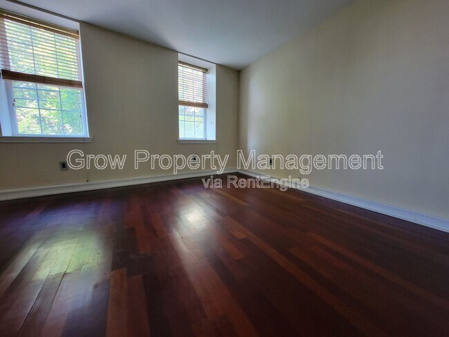 Building Photo - 1019 S 10th St