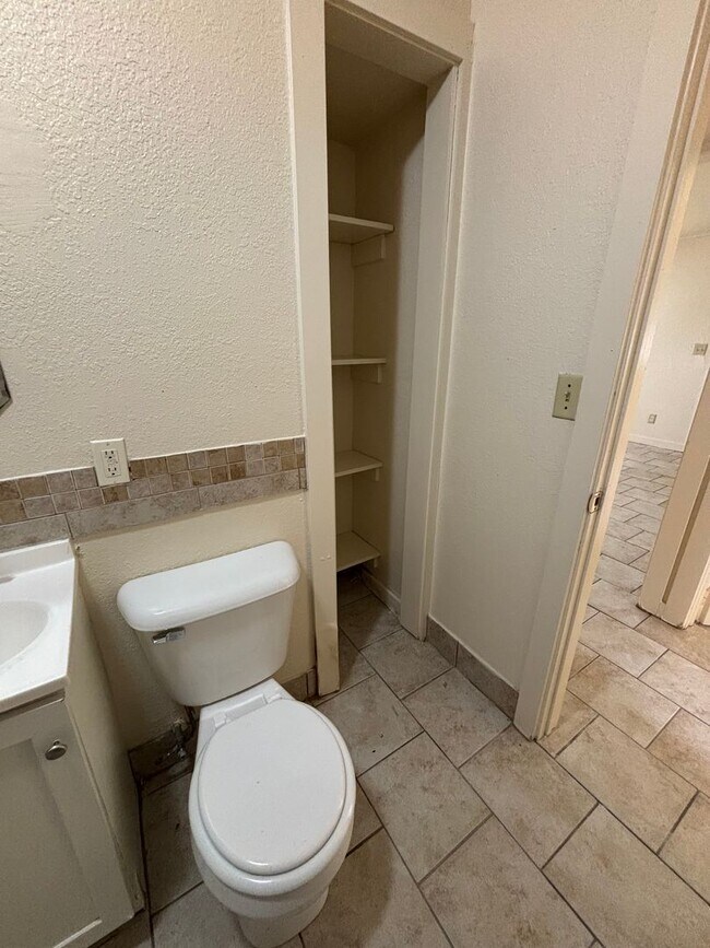 Building Photo - AFFORDABLE 2BR SINGLE FAMILY HOME, HARD SURFACE FLOORS, STAIR LESS, SIDE DRIVE, GARAGE