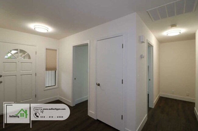 Building Photo - 1879 Tiburon Dr