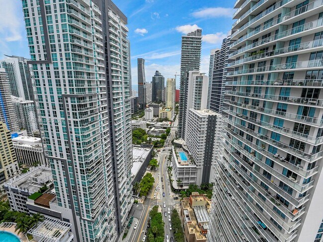 Building Photo - 1000 Brickell Plaza