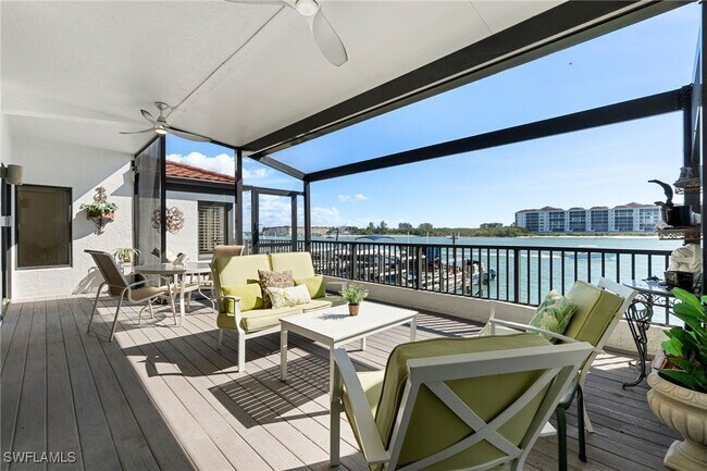 Building Photo - 305 La Peninsula Blvd