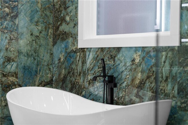 Building Photo - 409 Thunder Rd