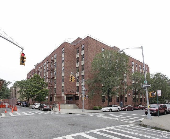 Building Photo - 405 Williams Ave