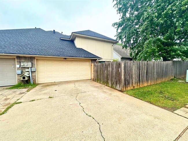 Building Photo - 6913 N Spinnaker Ln