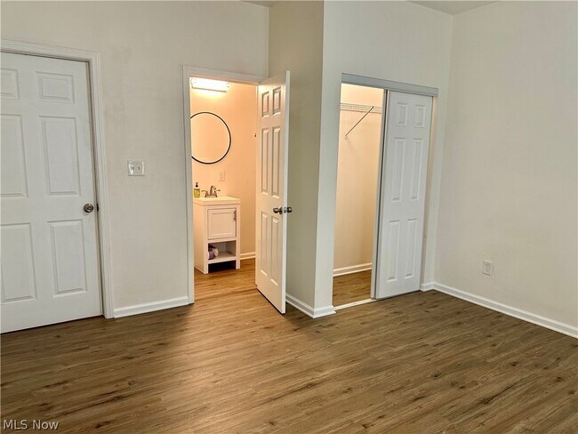 Building Photo - 2214 W 32nd St