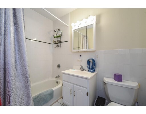 Building Photo - 11 Regent Cir