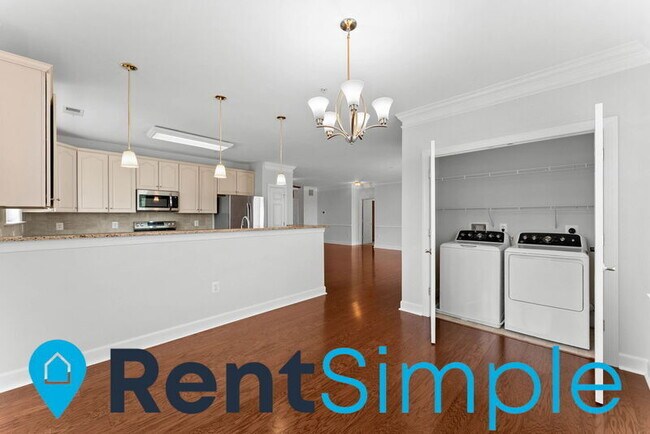 Building Photo - 15221 Royal Crest Dr