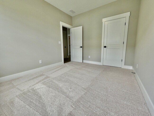 Building Photo - LIKE NEW Executive Home In Coveted Midtown...