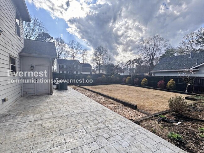 Building Photo - Modern Living in Saddle Bridge with Private Patio / 4 Beds and 2.5 Bath / Available Now!