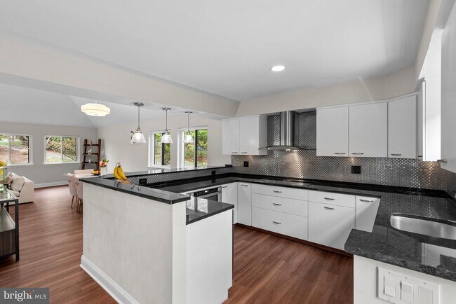 Building Photo - 11310 Harborside Cluster