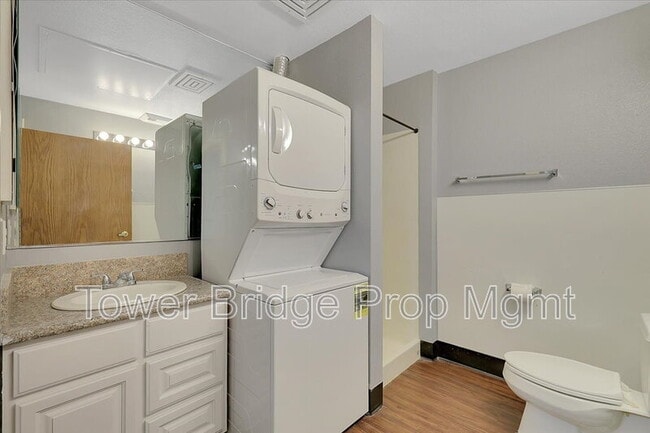 Building Photo - 122 I St