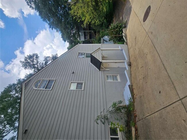 Building Photo - 260 Patterson Ave SE