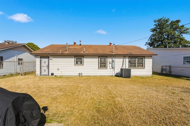 Building Photo - 3106 Madeley St